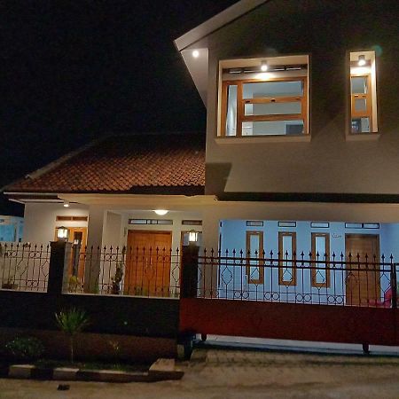 Guesthouse - Lubna Homestay Kuningan Eksteriør billede