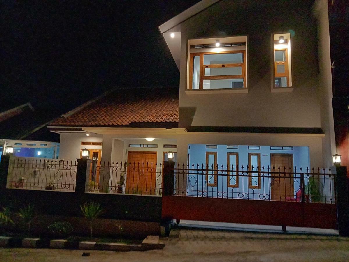 Guesthouse - Lubna Homestay Kuningan Eksteriør billede