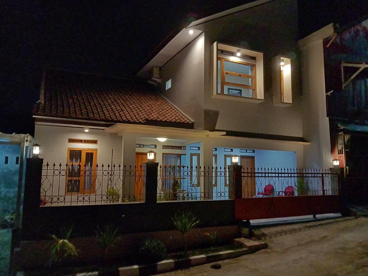 Guesthouse - Lubna Homestay Kuningan Eksteriør billede